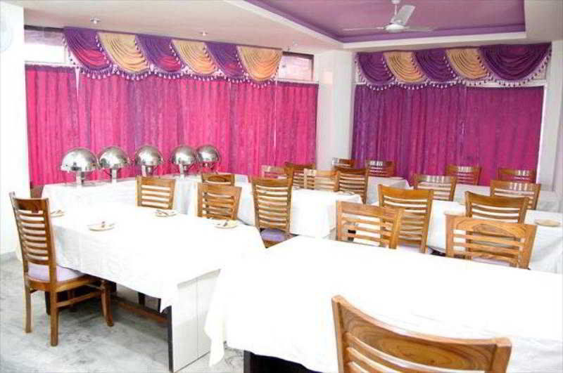Hotel Karat 87 Inn Nueva Delhi Exterior foto