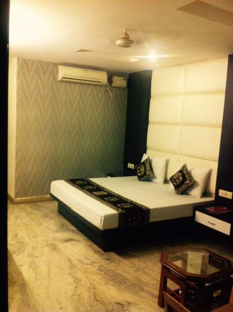 Hotel Karat 87 Inn Nueva Delhi Exterior foto