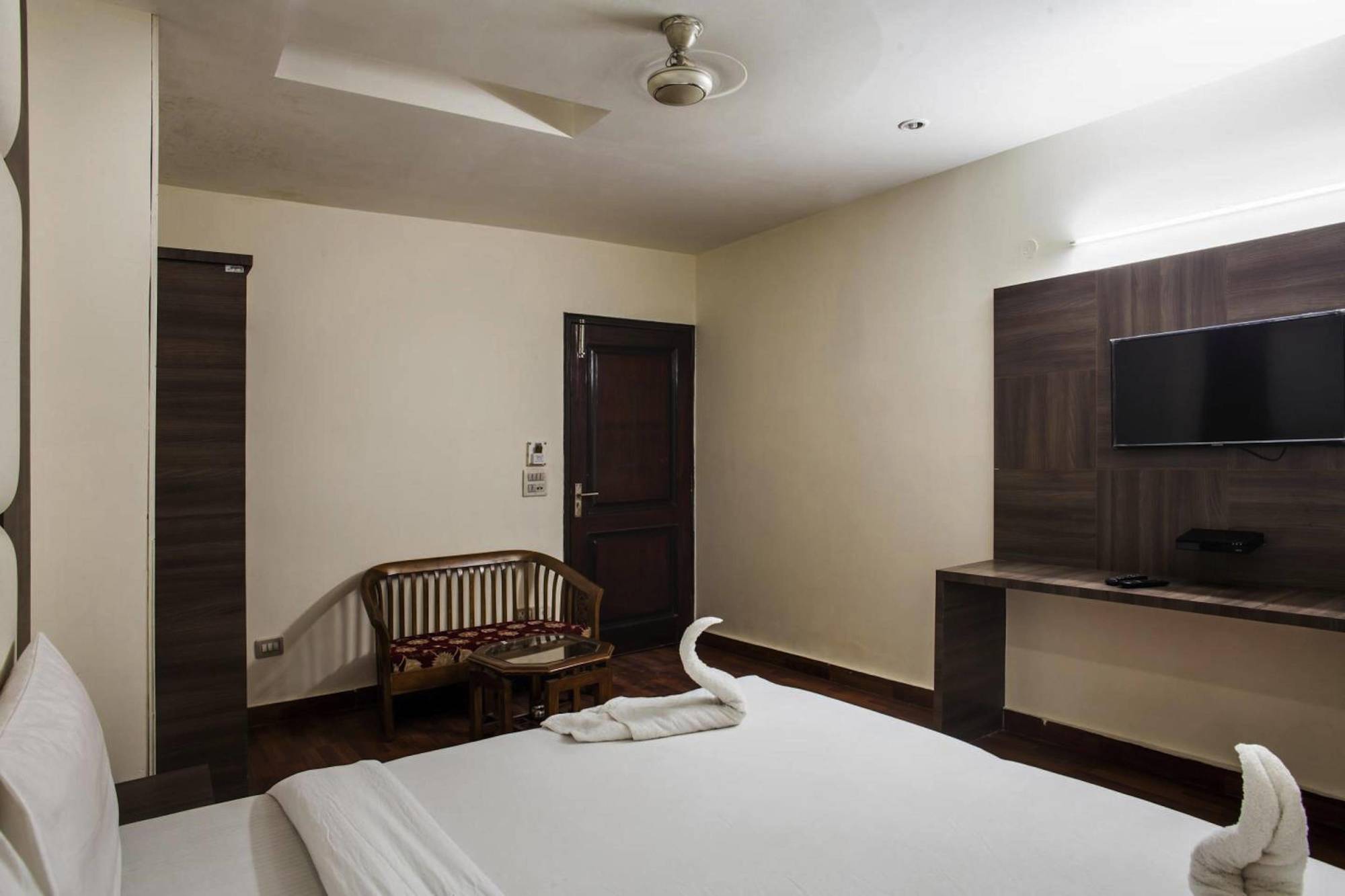 Hotel Karat 87 Inn Nueva Delhi Exterior foto